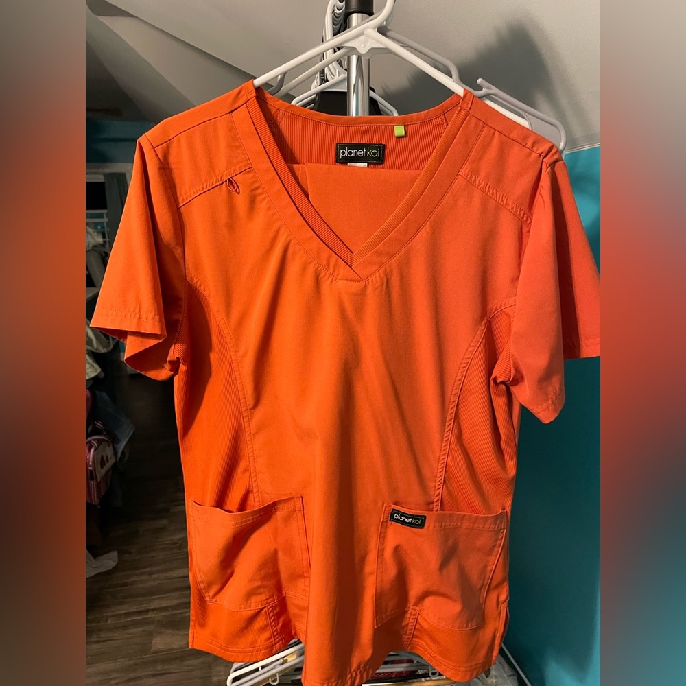 Koi Planet orange jogger scrub set, medium